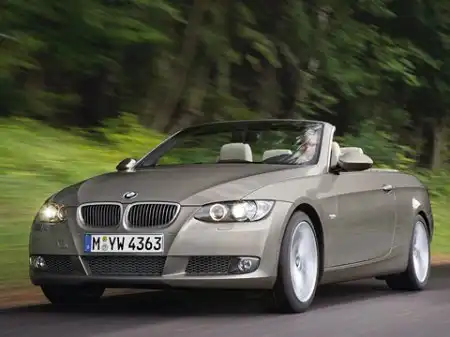 BMW снимает покрывало с купе-кабриолета 3-й серии