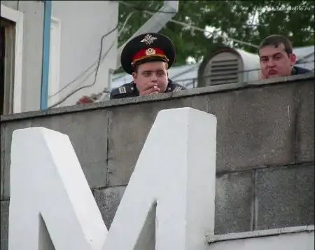 Наша милиция нас бережет.