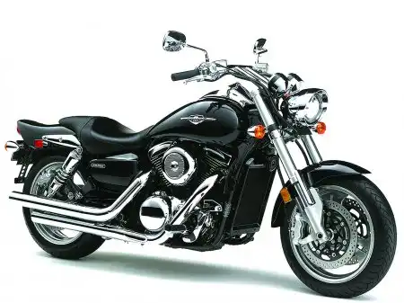 Suzuki Bikes in White Background Валлпоперы)