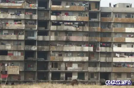Домик, в котором живут болгарские цыгане