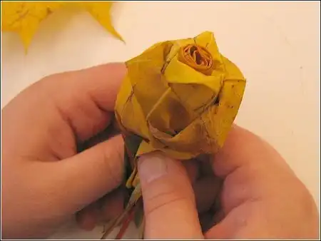 Как сделать розы из листьев клена