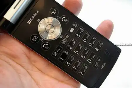 Очень навороченный мобильный телефон Sharp SH-920 Aquos (13 фото)