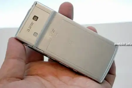 Очень навороченный мобильный телефон Sharp SH-920 Aquos (13 фото)