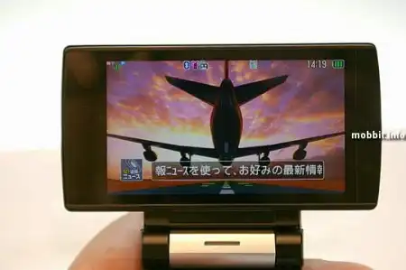Очень навороченный мобильный телефон Sharp SH-920 Aquos (13 фото)