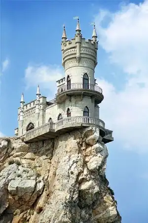 Замок ласточкино гнездо