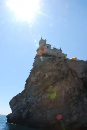 Замок ласточкино гнездо