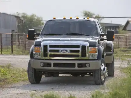 Компактный и экономичный - это не про Ford F-450 Super Duty