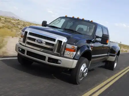Компактный и экономичный - это не про Ford F-450 Super Duty