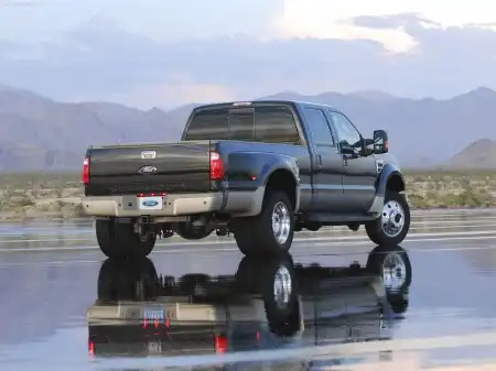 Компактный и экономичный - это не про Ford F-450 Super Duty
