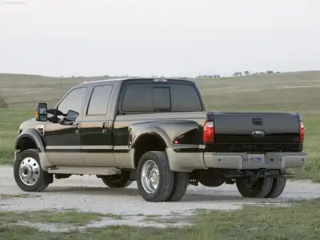 Компактный и экономичный - это не про Ford F-450 Super Duty