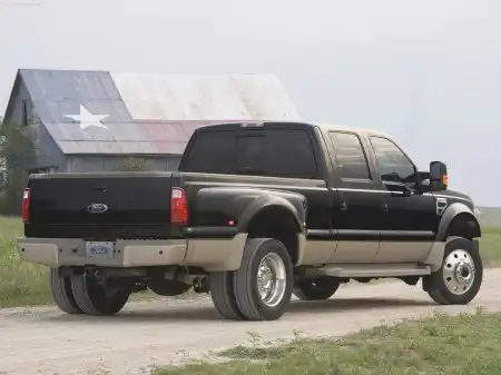 Компактный и экономичный - это не про Ford F-450 Super Duty