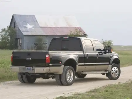 Компактный и экономичный - это не про Ford F-450 Super Duty