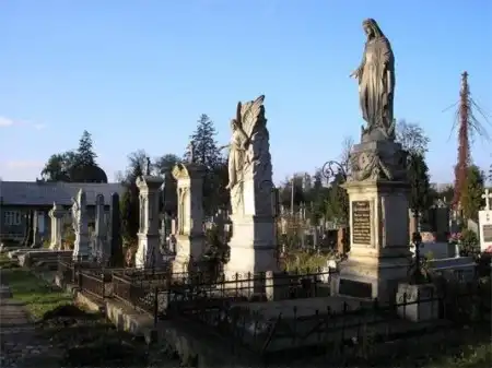 Кладбища