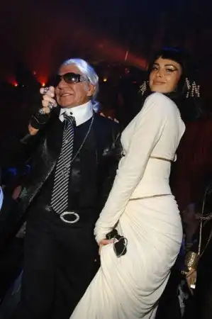 Roberto Cavalli на вечеринке накануне Хэллоуина (6 фото)