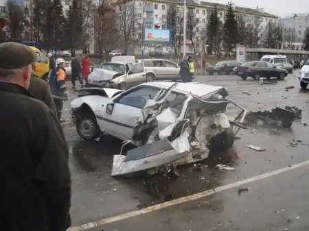 Пролетел один на Нексии