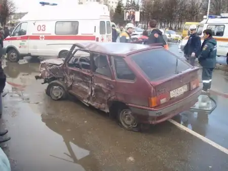 Пролетел один на Нексии