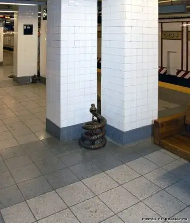 Скульптуры Тома Оттернесса в Нью-Йоркском метро 