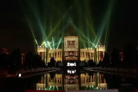 Праздничное освещение (13 фото)