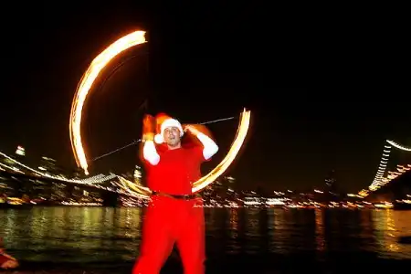 Фестивали Санта-Клаусов в Нью-Йорке и Дерри