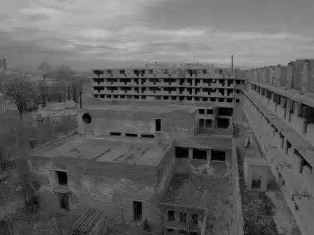 Недостроеная больница.