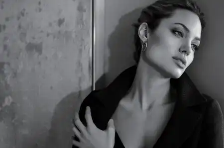 Angelina Jolie
