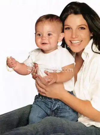 Britney Spears & Sons (т.е. с сыновьями)