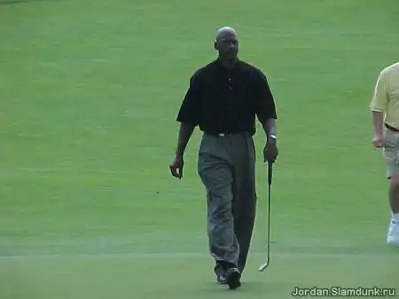 Jordan играет в гольф