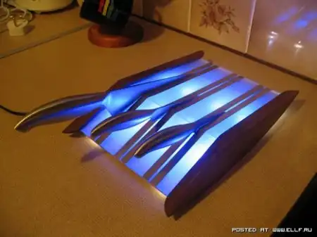 Подставка для ножей как источник света