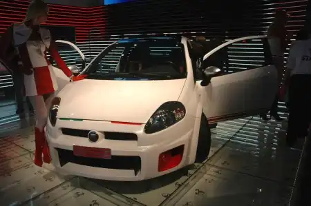 Fiat будет выпускать Grande Punto Abarth SS (8 фото)