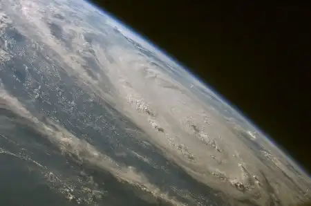 Глаз урагана из космоса!