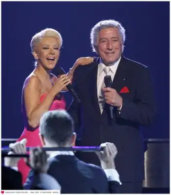 Christina Aguilera - Emmy Awards - "Steppin Out" Performance (Specially for блондинка - Снеж_ка ^^ )