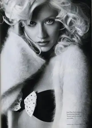 Черно-белая Christina Aguilera