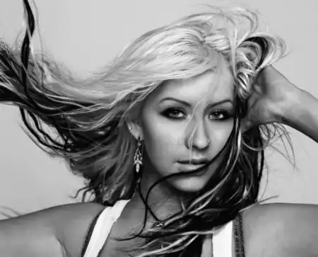 Черно-белая Christina Aguilera