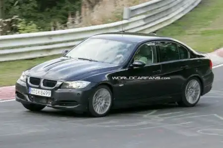 Рестайлинговая BMW 3-й серии попалась в объектив шпионам