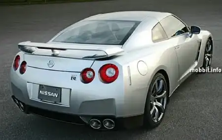Суперкар Nissan GT-R (22 фото)