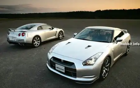 Суперкар Nissan GT-R (22 фото)