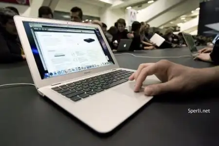 MacBook Air — новый ноутбук Apple. Очень тонкий