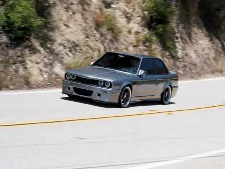 1988 BMW 325is: Рывок вперед.