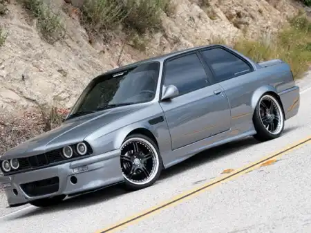 1988 BMW 325is: Рывок вперед.