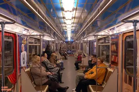Киевский метрополитен. Реклама повсюду!