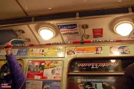 Киевский метрополитен. Реклама повсюду!