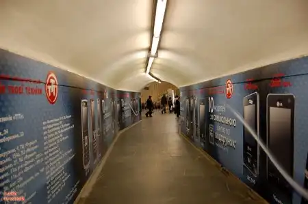 Киевский метрополитен. Реклама повсюду!