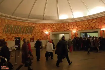 Киевский метрополитен. Реклама повсюду!