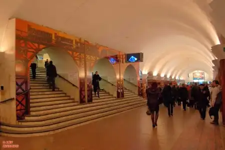 Киевский метрополитен. Реклама повсюду!