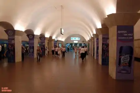 Киевский метрополитен. Реклама повсюду!