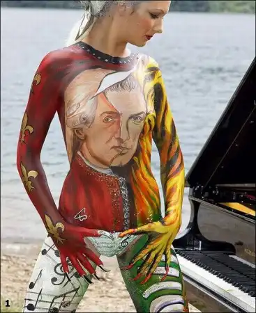 Бодиарт очередной:))