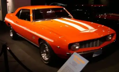 Chevrolet Camaro - злое животное, питающееся мустангами!