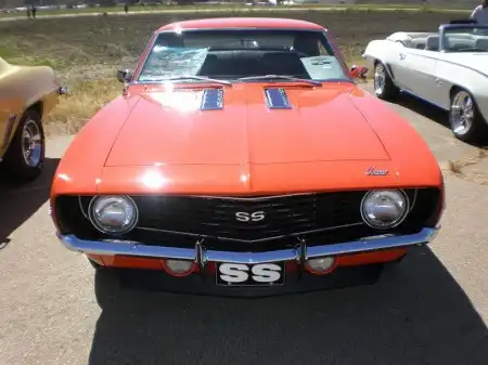 Chevrolet Camaro - злое животное, питающееся мустангами!