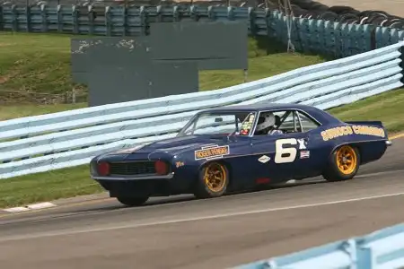 Chevrolet Camaro - злое животное, питающееся мустангами!