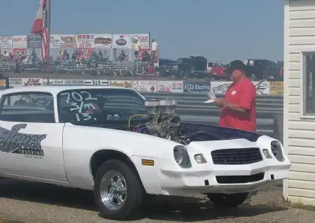 Chevrolet Camaro - злое животное, питающееся мустангами!